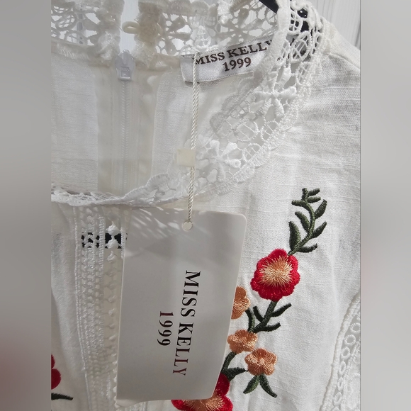 Floral embroidered mexican dress - Picture 4 of 6